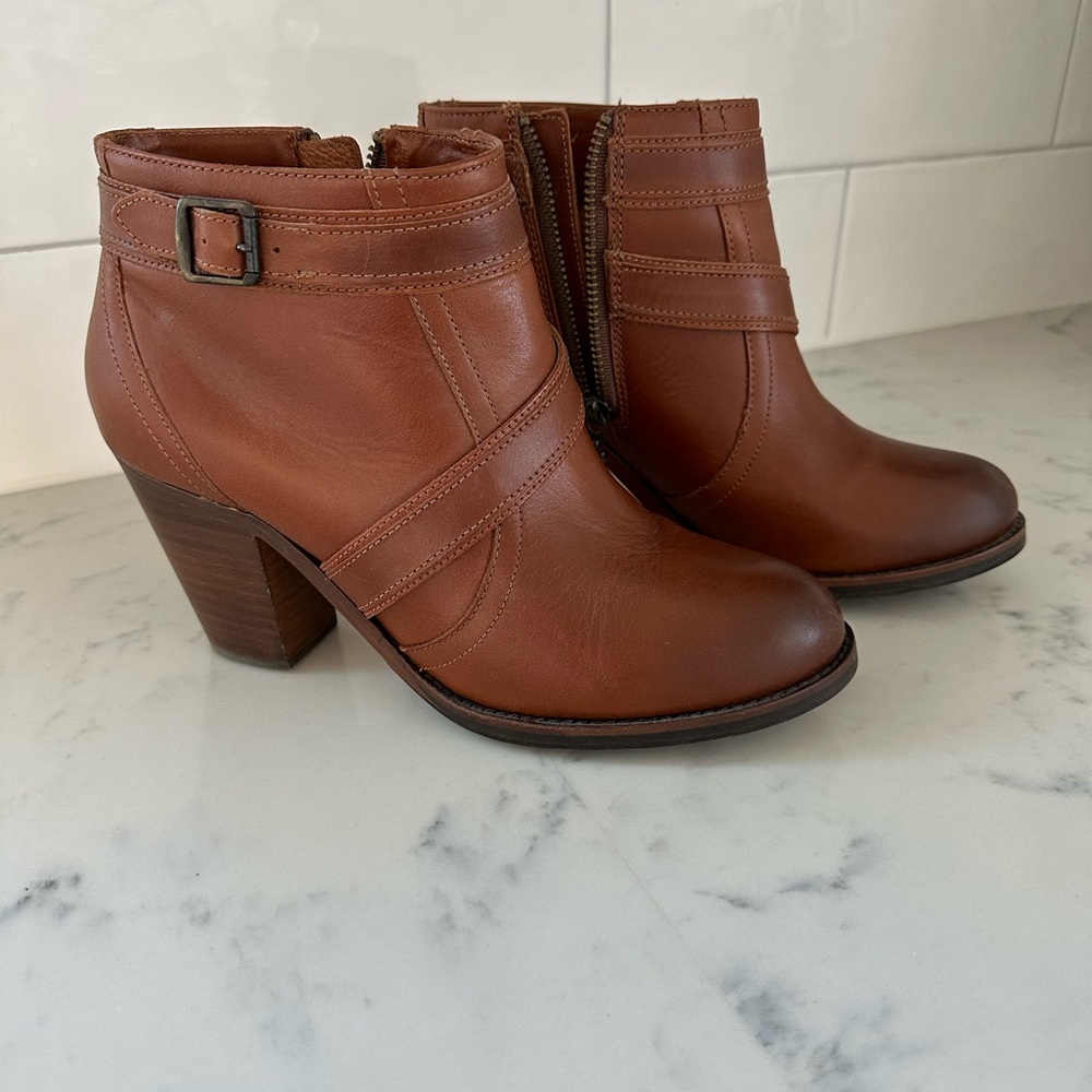 Ariat Two24 Ready to Go leather bootie.